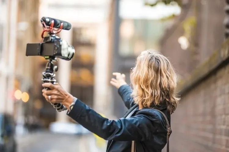 إتقان الظهور أمام الكاميرا: إنشاء فيديوهات عقارية جاذبة